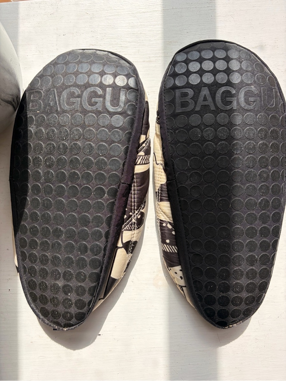 BAGGU Women’s Black & Cream Mushroom Quilted Puffy Slippers Small/Medium - Picture 7 of 7